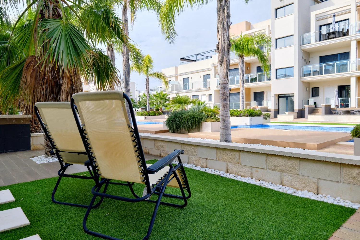 Artificial Grass That Keeps Your Yard Looking Fresh All Year